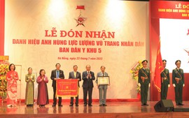 Ban Dân y Khu 5 đón nhận Danh hiệu Anh hùng Lực lượng vũ trang nhân dân