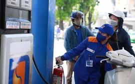 Nghiên cứu, đề xuất giảm các loại thuế, phí liên quan đến xăng dầu, tiêu dùng