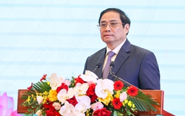 Phấn đấu làm chủ hoàn toàn công nghệ, hoàn thành xuất sắc nhiệm vụ đặc biệt quan trọng, thiêng liêng, cao cả, có ý nghĩa vô cùng to lớn*