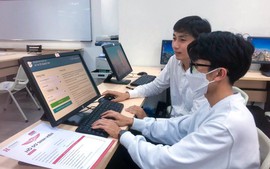 Đại học Quốc tế Hồng Bàng trao học bổng hỗ trợ tân sinh viên miền Trung