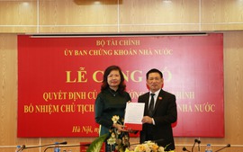 Bà Vũ Thị Chân Phương làm Chủ tịch Ủy ban Chứng khoán Nhà nước