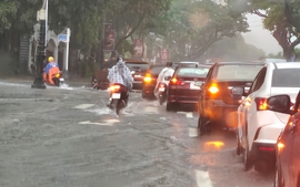 Đà Nẵng khẩn trương ứng phó với mưa lớn, ngập lụt; học sinh nghỉ học chiều nay