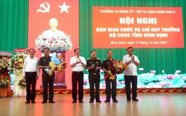 Bàn giao chức vụ Chỉ huy trưởng Bộ Chỉ huy quân sự tỉnh Bình Định