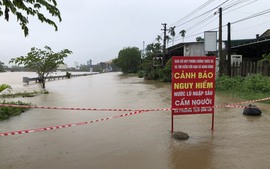 Quảng Ngãi công bố tình huống khẩn cấp sạt lở núi, bờ sông