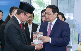 Thủ tướng thăm Đại học Quốc gia và lớp học tiếng Việt tại Brunei