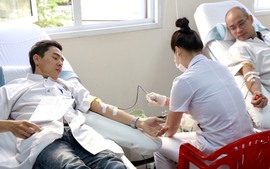 Hơn 200 y, bác sĩ trẻ BV Trung ương Huế tình nguyện hiến máu cứu người