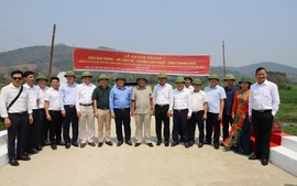 Nguyên Phó Thủ tướng Trương Hòa Bình dự khánh thành 4 cây cầu tại tỉnh Thanh Hóa