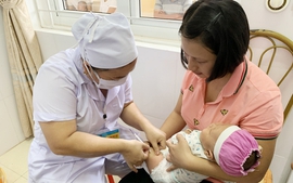 Năm 2023, tiếp tục bố trí ngân sách cho Bộ Y tế để mua vaccine tiêm chủng mở rộng