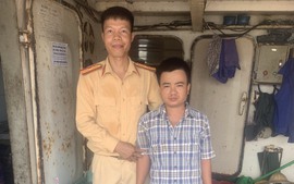 CSGT đường thủy cứu thành công một thuyền viên bị cuốn trôi giữa dòng nước xiết