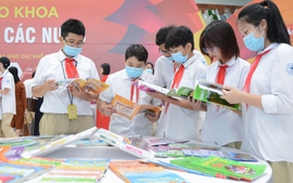 Thủ tướng yêu cầu bảo đảm sách giáo khoa và giáo viên kịp thời cho năm học 2023 - 2024