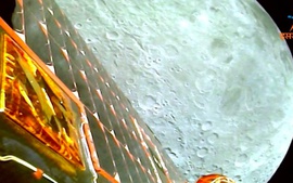 Tàu đổ bộ Ấn Độ hạ cánh thành công xuống bề mặt Mặt Trăng