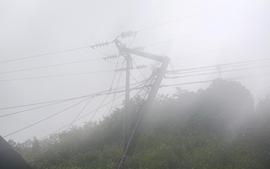 Mưa lũ gây gián đoạn cấp điện một số địa phương miền núi phía bắc, nhiều hồ thủy điện phải xả tràn