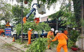 EVNSPC: Chủ động bảo đảm cung cấp điện mùa mưa bão