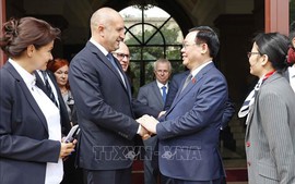 Chủ tịch Quốc hội Vương Đình Huệ hội kiến Tổng thống Bulgaria
