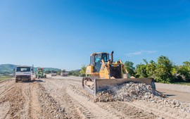 Các địa phương miền Trung thi đua '500 ngày đêm hoàn thành 3.000 km đường bộ cao tốc'