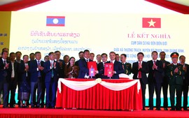 Kết nghĩa cụm dân cư hai bên biên giới Việt Nam - Lào