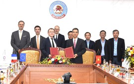 Trao thỏa ước đã ký với AFD tài trợ các dự án Quảng Nam và Quảng Trị