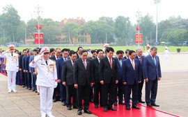 Lãnh đạo Đảng, Nhà nước và các ĐBQH vào Lăng viếng Chủ tịch Hồ Chí Minh trước Khai mạc Kỳ họp thứ 7, Quốc hội Khóa XV 