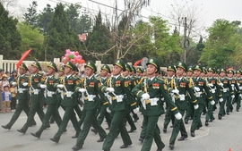 Tổng duyệt Lễ kỷ niệm 70 năm Chiến thắng Điện Biên Phủ: Nhân dân, du khách cổ vũ nồng nhiệt các khối diễu binh, diễu hành