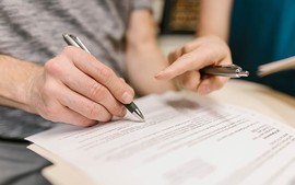 Có được ủy quyền làm thủ tục bồi thường bảo hiểm xe cơ giới?