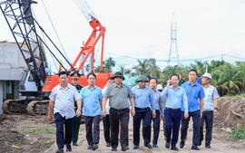 Thủ tướng kiểm tra, động viên triển khai dự án đường bộ cao tốc Cần Thơ-Cà Mau