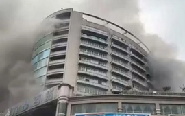 Cháy trung tâm thương mại ở Trung Quốc: 16 người thiệt mạng