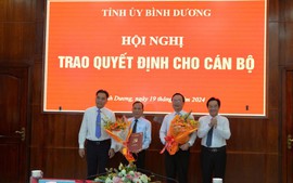 Trao Quyết định công nhận Chủ tịch Hội đồng trường, Hiệu trưởng Trường Đại học Thủ Dầu Một