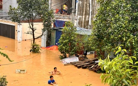Nước dâng cao, thực hiện '4 tại chỗ' bảo đảm tính mạng cho người dân bị cô lập tại TP. Thái Nguyên