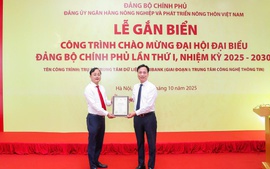 Agribank gắn biển công trình Trung tâm dữ liệu chào mừng Đại hội Đảng bộ Chính phủ