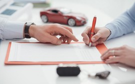 Sang tên xe, bảo hiểm trách nhiệm dân sự cũ có còn hiệu lực?