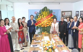Tổng Bí thư Tô Lâm tặng hoa chúc mừng Hội Doanh nhân Tư nhân Việt Nam