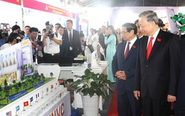 Tổng Bí thư Tô Lâm tham quan Triển lãm Thành tựu Báo chí - Xuất bản