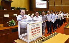 Ủy ban Thường vụ Quốc hội ủng hộ đồng bào khắc phục hậu quả thiên tai