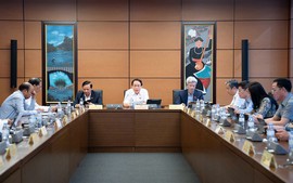 Mở rộng quyền viên chức tham gia hoạt động ngoài công lập: Tiến bộ, nhưng cần kiểm soát