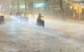 2 đợt mưa lớn, kéo dài tại các tỉnh từ Hà Tĩnh đến Quảng Ngãi