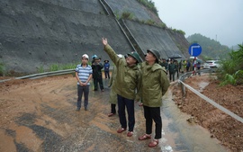 Lãnh đạo TP. Huế kiểm tra, chỉ đạo sơ tán người dân tại vùng nguy cơ sạt lở cao