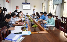 Thực hiện dân chủ trong cơ quan, đơn vị theo quy định nào?