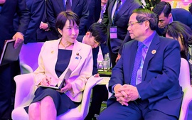 Thủ tướng Phạm Minh Chính gặp tân Thủ tướng Nhật Bản Takaichi Sanae