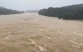 Lũ đặc biệt lớn, TP. Huế khẩn trương sơ tán người dân đến nơi an toàn