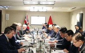 Tổng Bí thư Tô Lâm dự tọa đàm về công nghệ AI và chip bán dẫn tại Anh