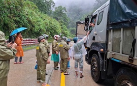 Công an TP. Đà Nẵng: Bám trụ vùng ngập sâu, sạt lở giữ an toàn cho người dân