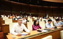 ĐBQH kiến nghị hoàn thiện chính quyền địa phương 2 cấp, cải thiện tiền lương, thu nhập cán bộ