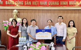 Báo điện tử Chính phủ và Amway Việt Nam chung tay khắc phục hậu quả bão số 10 tại Thanh Hóa và Nghệ An