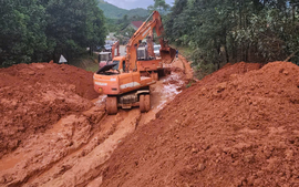 Dự kiến đêm nay sẽ thông tuyến đường Hồ Chí Minh qua đèo Lò Xo