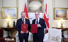 TUYÊN BỐ CHUNG VỀ VIỆC NÂNG CẤP QUAN HỆ VIỆT NAM - ANH LÊN ĐỐI TÁC CHIẾN LƯỢC TOÀN DIỆN