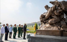 Chủ tịch Quốc hội Cuba thăm Bảo tàng Lịch sử Quân sự Việt Nam