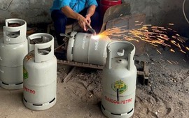 Đồng Tháp: Tiêu hủy gần 500 chai LPG giả mạo nhãn hiệu