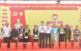 Phó Thủ tướng Mai Văn Chính dự ngày hội đại đoàn kết toàn dân tộc tại Khánh Hòa