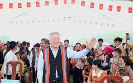 Phó Thủ tướng Thường trực Nguyễn Hòa Bình dự Ngày hội Đại đoàn kết toàn dân tộc tại Quảng Ngãi