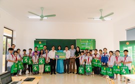 Nestle' trao tặng phòng máy tính giúp học sinh tiếp cận công nghệ